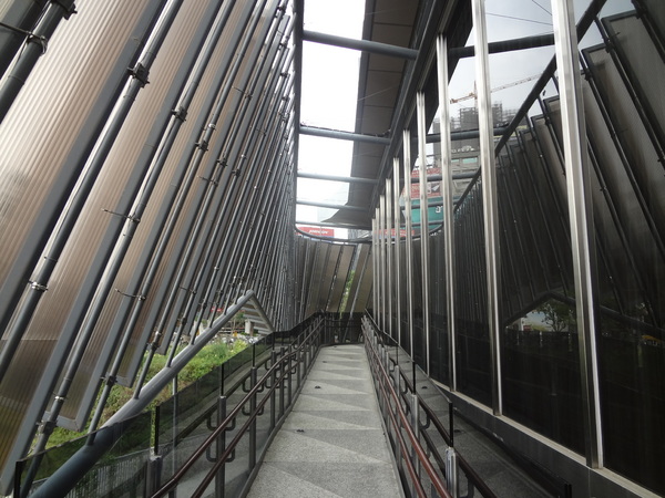 秋紅谷廣場：1021124[官本金文愛台灣]2013泰迪熊台中樂活嘉年華即將在台中秋紅谷廣場熊霸天下引爆熊熊的原力與可愛