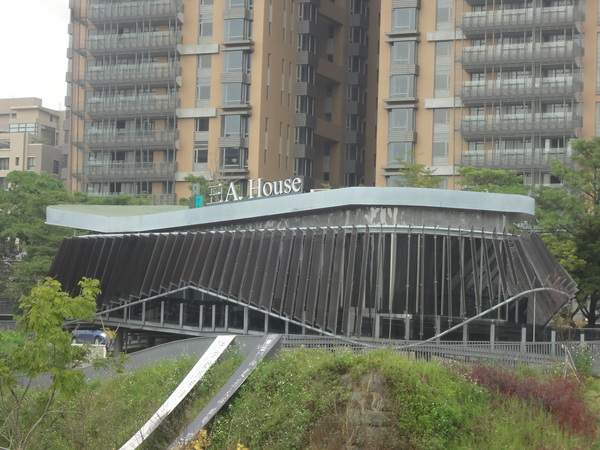 秋紅谷廣場：1021124[官本金文愛台灣]2013泰迪熊台中樂活嘉年華即將在台中秋紅谷廣場熊霸天下引爆熊熊的原力與可愛