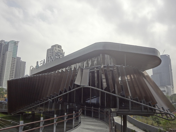 秋紅谷廣場：1021124[官本金文愛台灣]2013泰迪熊台中樂活嘉年華即將在台中秋紅谷廣場熊霸天下引爆熊熊的原力與可愛