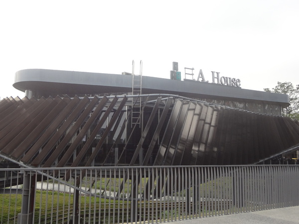 秋紅谷廣場：1021124[官本金文愛台灣]2013泰迪熊台中樂活嘉年華即將在台中秋紅谷廣場熊霸天下引爆熊熊的原力與可愛