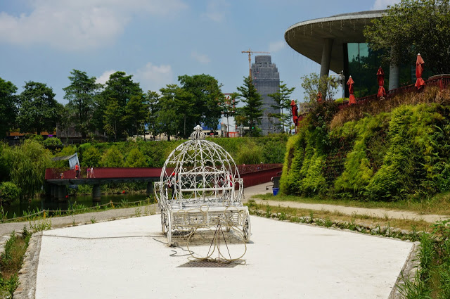 【台中】秋紅谷廣場.白天和夜晚交替著悠閒美好的情懷