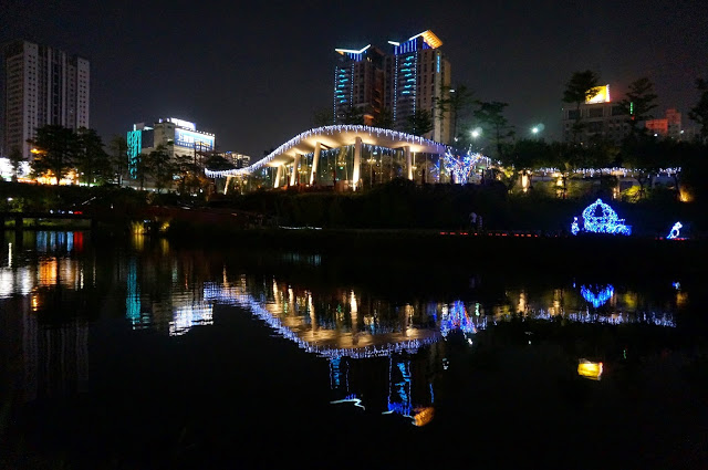 【台中】秋紅谷廣場.白天和夜晚交替著悠閒美好的情懷