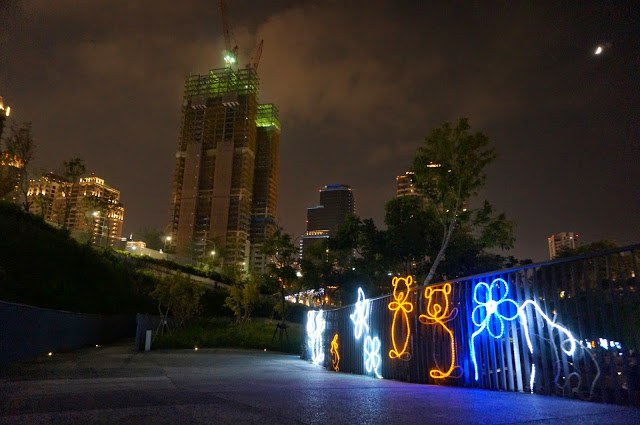 【台中】秋紅谷廣場.白天和夜晚交替著悠閒美好的情懷