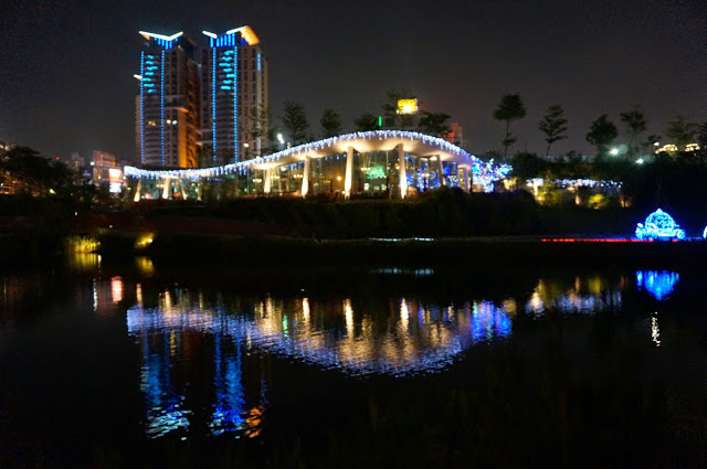 【台中】秋紅谷廣場.白天和夜晚交替著悠閒美好的情懷