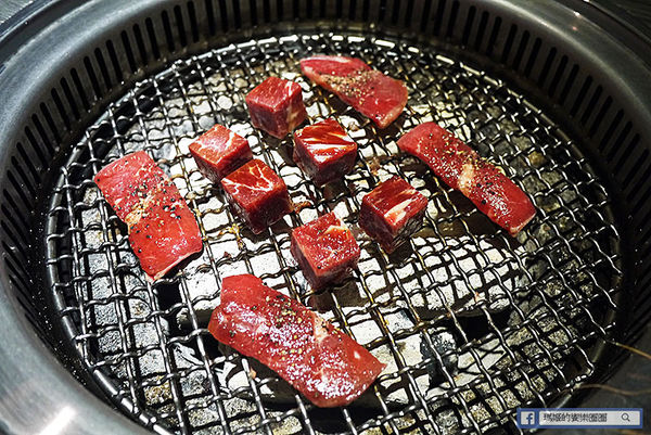 台北東區【好客燒烤酒吧-台北忠孝店】658&888火烤吃到飽！東區燒烤酒吧。火鍋。燒烤吃到飽。捷運忠孝復興美食