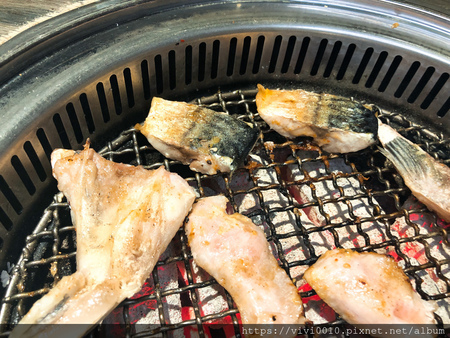 圓圓家愛吃貨-台北忠孝《好客燒烤》，邊看夜景邊烤肉，日式燒肉，新鮮好蝦，浪漫調酒令人滿足的美好經驗