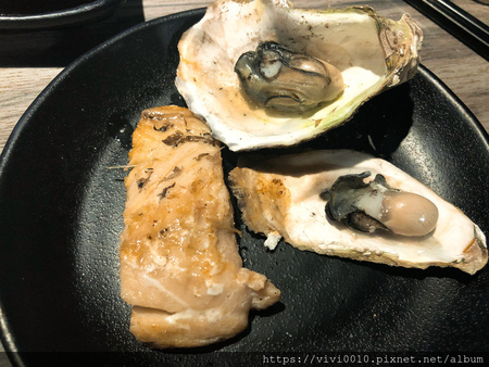 圓圓家愛吃貨-台北忠孝《好客燒烤》，邊看夜景邊烤肉，日式燒肉，新鮮好蝦，浪漫調酒令人滿足的美好經驗