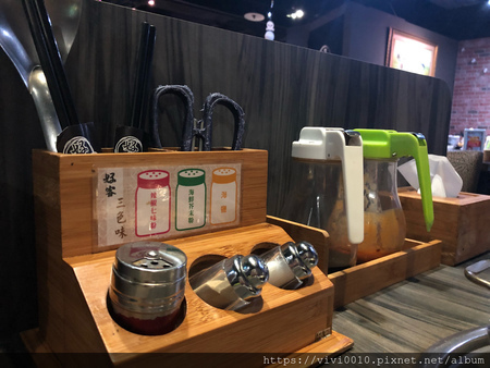 圓圓家愛吃貨-台北忠孝《好客燒烤》，邊看夜景邊烤肉，日式燒肉，新鮮好蝦，浪漫調酒令人滿足的美好經驗