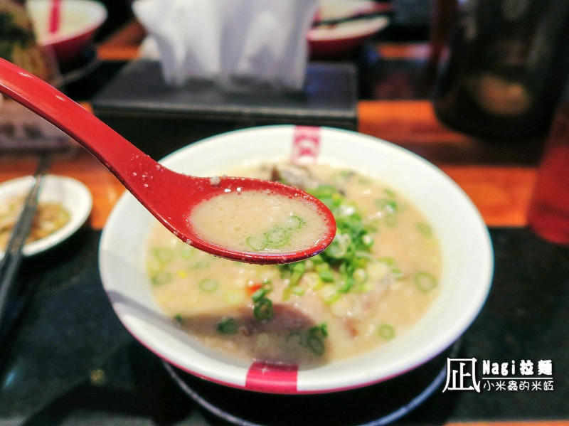 【捷運忠孝復興站】ラーメン凪(Nagi)豚骨拉麵~十大人氣拉麵店第一名,豚王口味跟一蘭拉麵好像阿!!