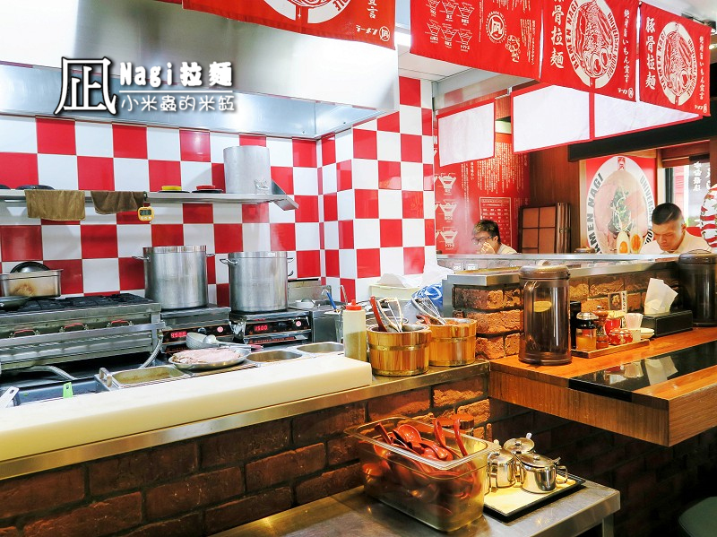 【捷運忠孝復興站】ラーメン凪(Nagi)豚骨拉麵~十大人氣拉麵店第一名,豚王口味跟一蘭拉麵好像阿!!