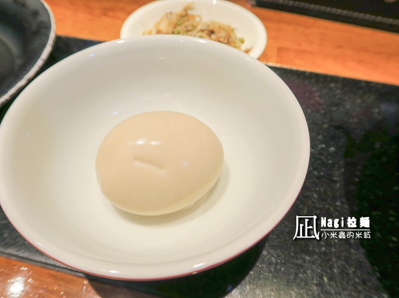 【捷運忠孝復興站】ラーメン凪(Nagi)豚骨拉麵~十大人氣拉麵店第一名,豚王口味跟一蘭拉麵好像阿!!