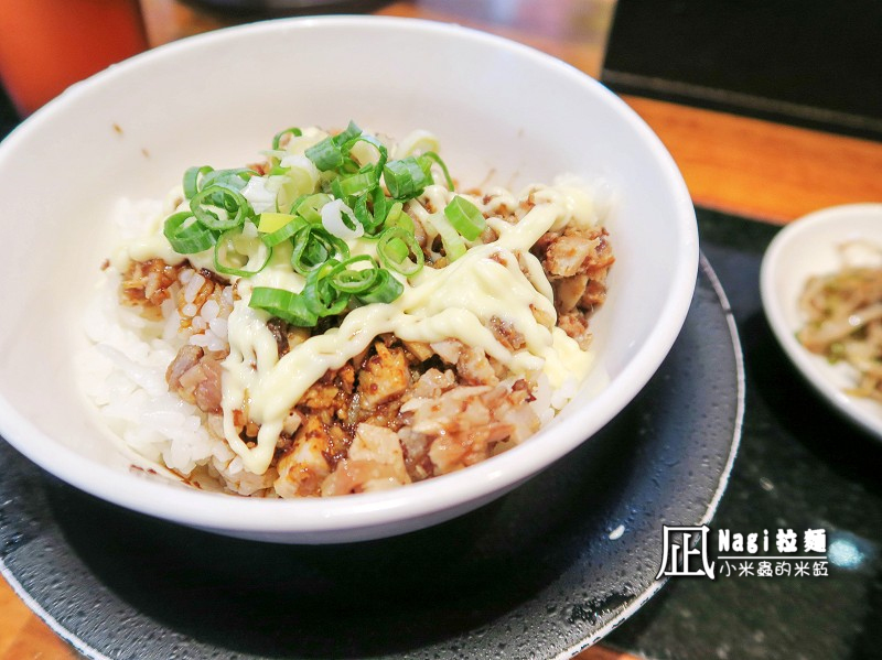 【捷運忠孝復興站】ラーメン凪(Nagi)豚骨拉麵~十大人氣拉麵店第一名,豚王口味跟一蘭拉麵好像阿!!