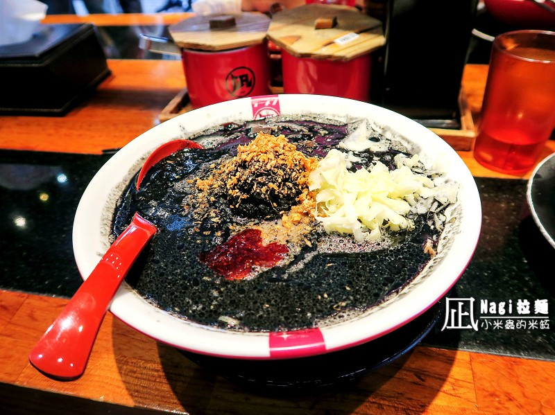 【捷運忠孝復興站】ラーメン凪(Nagi)豚骨拉麵~十大人氣拉麵店第一名,豚王口味跟一蘭拉麵好像阿!!