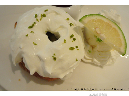 Dazzling Cafe Sunshine(3店)：【食記】oO。。台北　信義區　A11館　Dazzling Cafe SunShine　蜜糖吐司　義大利麵　燉飯　咖啡　輕食　三明治　奶油像瀑布一樣流潟而下的蜜糖吐司，讓人看了好想大口大口吃～oO。o○。　