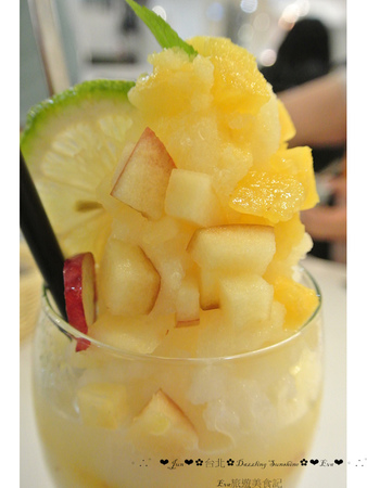 Dazzling Cafe Sunshine(3店)：【食記】oO。。台北　信義區　A11館　Dazzling Cafe SunShine　蜜糖吐司　義大利麵　燉飯　咖啡　輕食　三明治　奶油像瀑布一樣流潟而下的蜜糖吐司，讓人看了好想大口大口吃～oO。o○。　