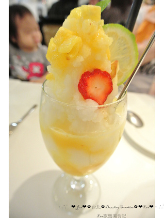 Dazzling Cafe Sunshine(3店)：【食記】oO。。台北　信義區　A11館　Dazzling Cafe SunShine　蜜糖吐司　義大利麵　燉飯　咖啡　輕食　三明治　奶油像瀑布一樣流潟而下的蜜糖吐司，讓人看了好想大口大口吃～oO。o○。　