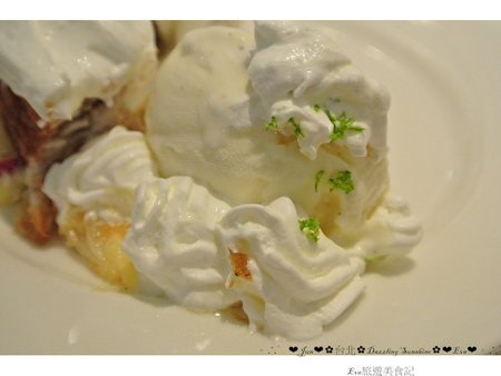 Dazzling Cafe Sunshine(3店)：【食記】oO。。台北　信義區　A11館　Dazzling Cafe SunShine　蜜糖吐司　義大利麵　燉飯　咖啡　輕食　三明治　奶油像瀑布一樣流潟而下的蜜糖吐司，讓人看了好想大口大口吃～oO。o○。　