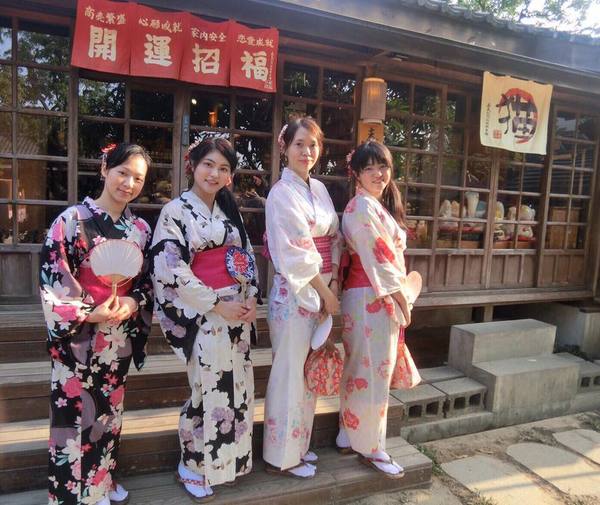 檜意森活村：嘉義必去景點 彷彿置身在日本 檜意森活村 霞光寶物珍藏 不用去日本穿和服浴衣 時光特區 霞光洋行 皇家西洋館 舊時嘉義館