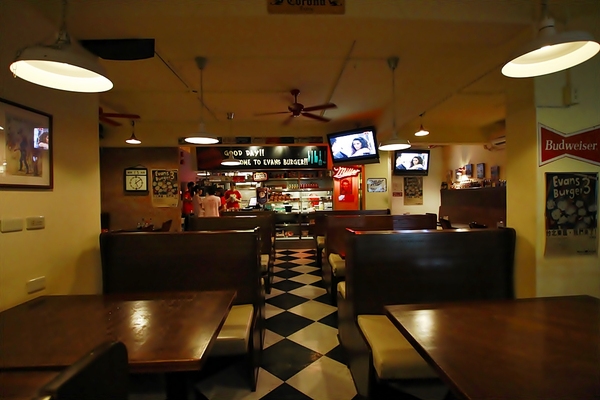 【台北】EVANS BURGER伊凡斯漢堡。美式復古風