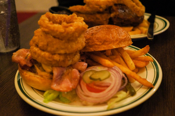 EVANS BURGER(師大店)：(胖樺食記)師大路曾經極紅一時Evans Burger。大份量大滿足的美式餐點選擇眾多。