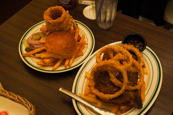 EVANS BURGER(師大店)：(胖樺食記)師大路曾經極紅一時Evans Burger。大份量大滿足的美式餐點選擇眾多。