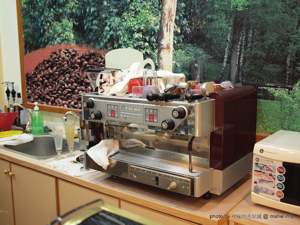 台灣惠蓀咖啡(華美西街館)：好咖啡才能締造好口碑 ~ 台中西區〞台灣惠蓀咖啡 Hui-sun Coffee〞華美西街館