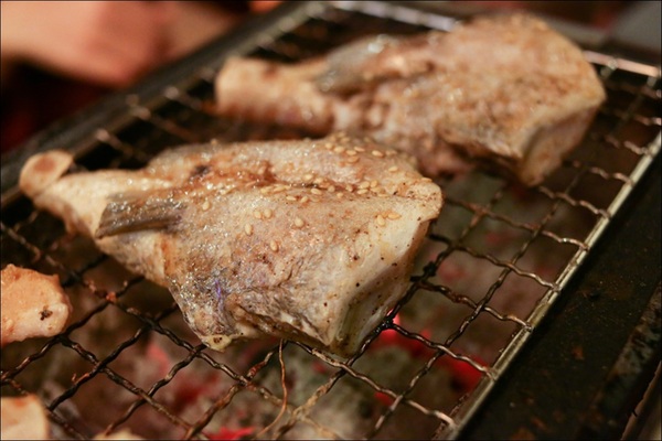 鑽木取火日式燒肉(新莊泰林店)：轉吧～轉吧～火烤小三機！新奇烤具體驗、火鍋燒烤一次搞定【鑽木取火日式燒肉/新莊泰林店】