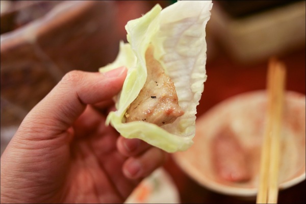 鑽木取火日式燒肉(新莊泰林店)：轉吧～轉吧～火烤小三機！新奇烤具體驗、火鍋燒烤一次搞定【鑽木取火日式燒肉/新莊泰林店】