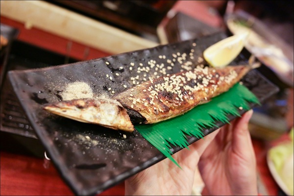 鑽木取火日式燒肉(新莊泰林店)：轉吧～轉吧～火烤小三機！新奇烤具體驗、火鍋燒烤一次搞定【鑽木取火日式燒肉/新莊泰林店】