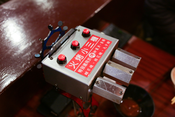 鑽木取火日式燒肉(新莊泰林店)：轉吧～轉吧～火烤小三機！新奇烤具體驗、火鍋燒烤一次搞定【鑽木取火日式燒肉/新莊泰林店】