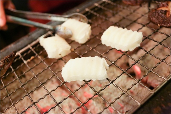 鑽木取火日式燒肉(新莊泰林店)：轉吧～轉吧～火烤小三機！新奇烤具體驗、火鍋燒烤一次搞定【鑽木取火日式燒肉/新莊泰林店】