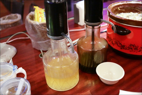 鑽木取火日式燒肉(新莊泰林店)：轉吧～轉吧～火烤小三機！新奇烤具體驗、火鍋燒烤一次搞定【鑽木取火日式燒肉/新莊泰林店】