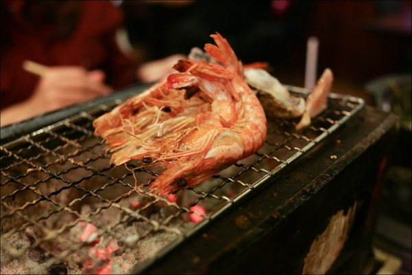 鑽木取火日式燒肉(新莊泰林店)：轉吧～轉吧～火烤小三機！新奇烤具體驗、火鍋燒烤一次搞定【鑽木取火日式燒肉/新莊泰林店】