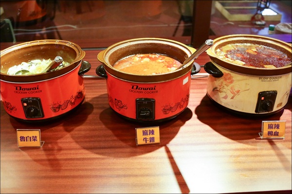 鑽木取火日式燒肉(新莊泰林店)：轉吧～轉吧～火烤小三機！新奇烤具體驗、火鍋燒烤一次搞定【鑽木取火日式燒肉/新莊泰林店】