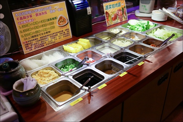 鑽木取火日式燒肉(新莊泰林店)：轉吧～轉吧～火烤小三機！新奇烤具體驗、火鍋燒烤一次搞定【鑽木取火日式燒肉/新莊泰林店】