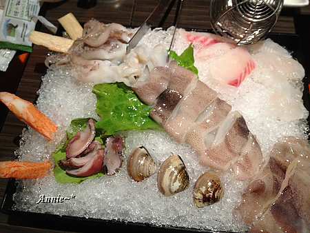 【挑剔味蕾】宜蘭。聚。北海道昆布鍋(新月店)