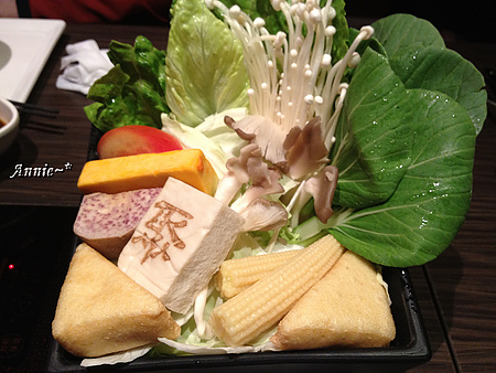 【挑剔味蕾】宜蘭。聚。北海道昆布鍋(新月店)