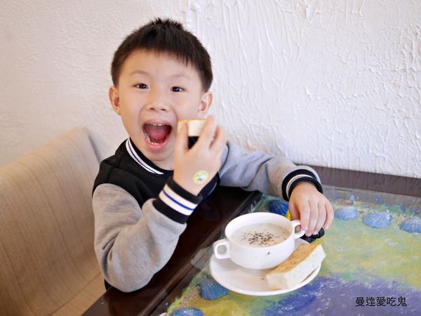 伊甸風味館(和緯店)：【台南美食】伊甸風味館。在有濃濃地中海氛圍的舒適環境用餐。好市多 | 壽星優惠