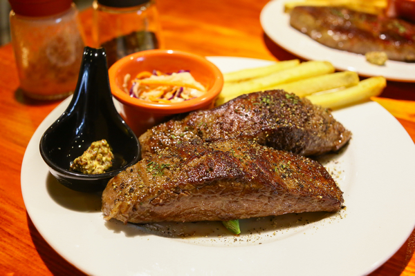 還我牛(台北店)：【還我牛/台北店】從高雄一路紅到台北的超級牛排！