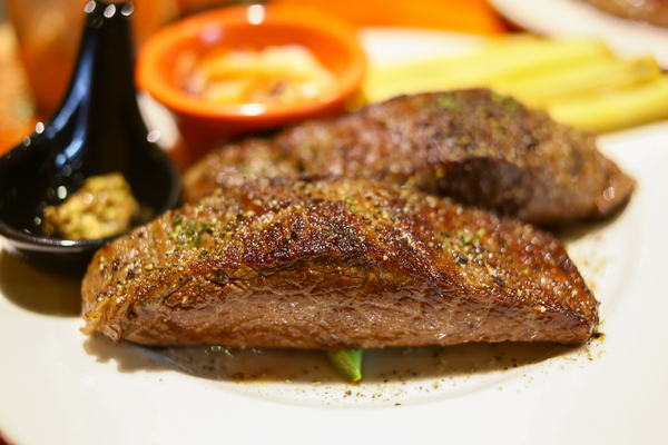 還我牛(台北店)：【還我牛/台北店】從高雄一路紅到台北的超級牛排！