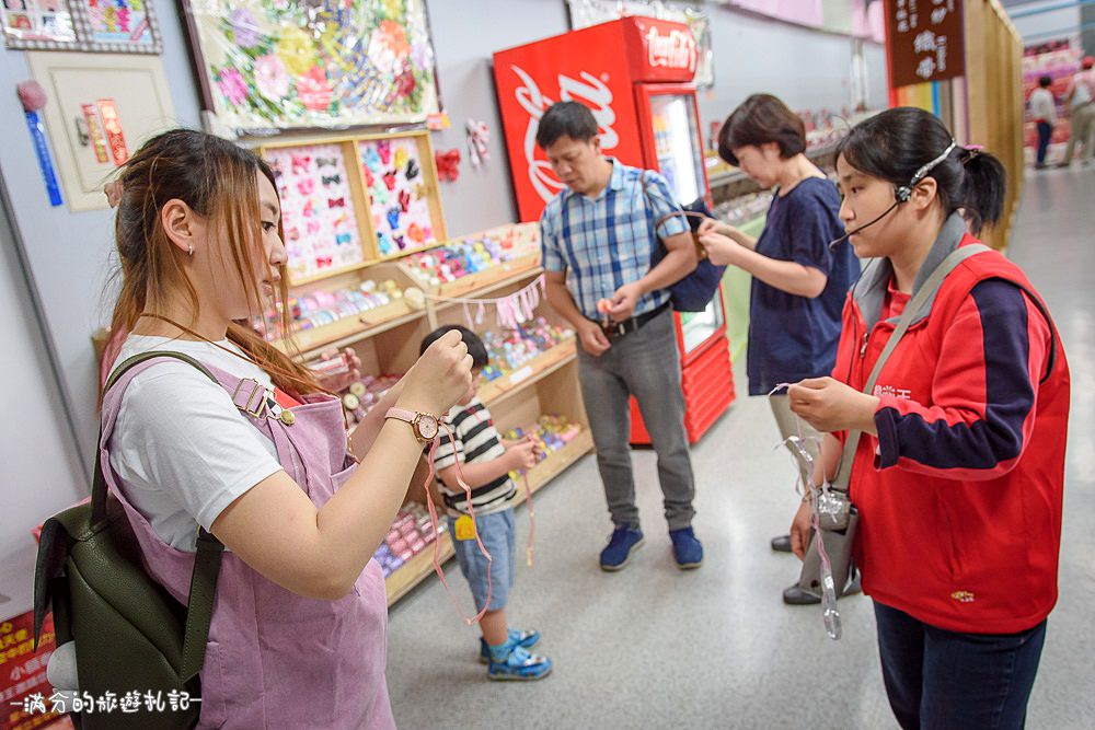 彰化鹿港景點》緞帶王 免門票觀光工廠 情侶約會必訪 超唯美的繽紛彩虹牆 - 滿分的旅遊札記