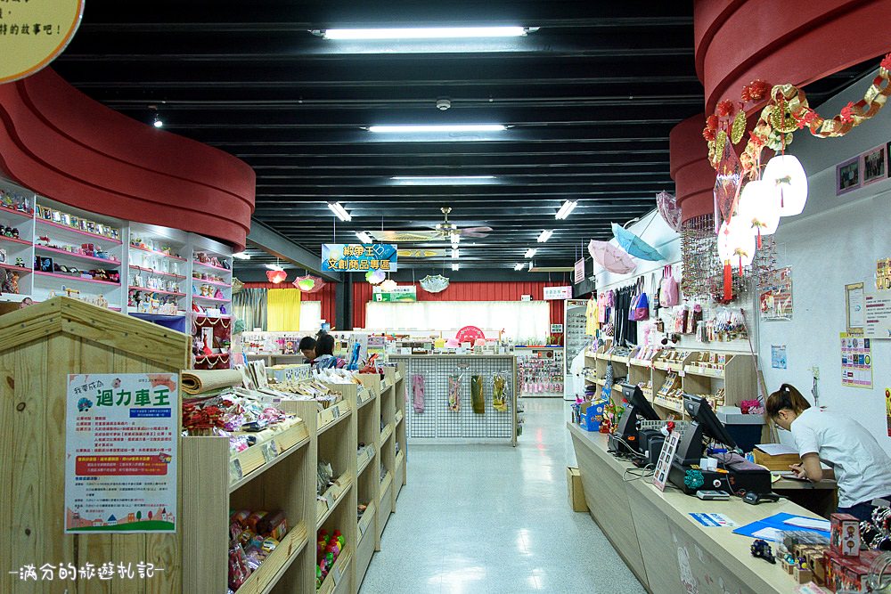 彰化鹿港景點》緞帶王 免門票觀光工廠 情侶約會必訪 超唯美的繽紛彩虹牆 - 滿分的旅遊札記