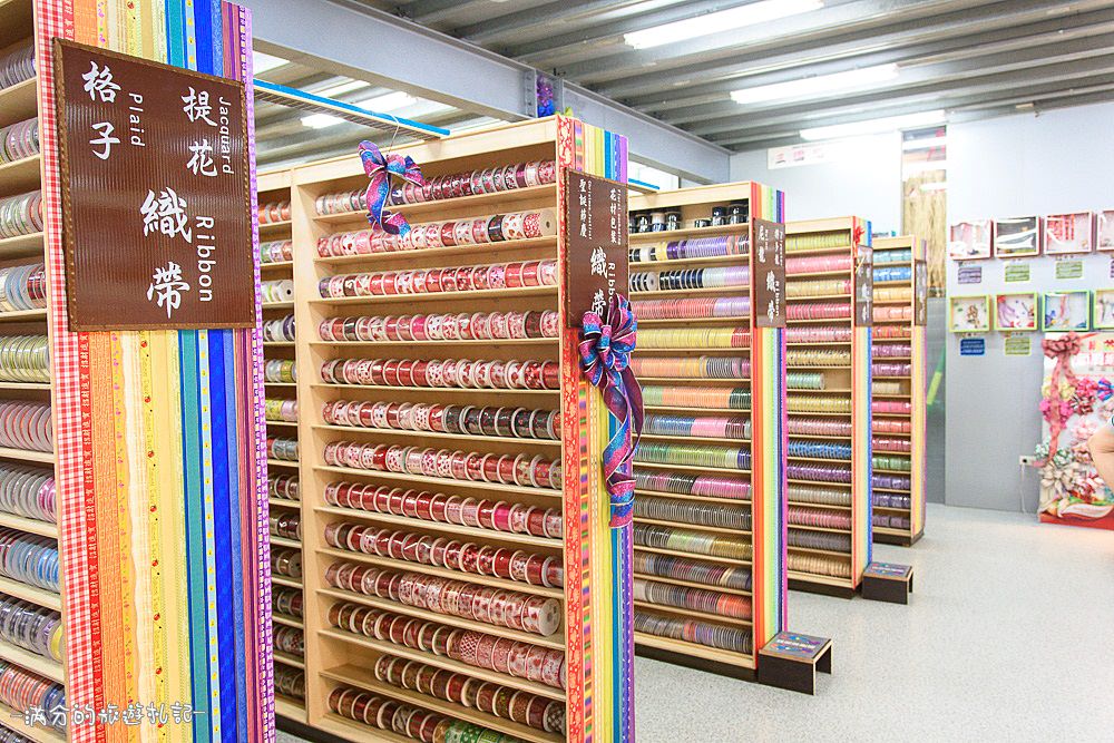 彰化鹿港景點》緞帶王 免門票觀光工廠 情侶約會必訪 超唯美的繽紛彩虹牆 - 滿分的旅遊札記