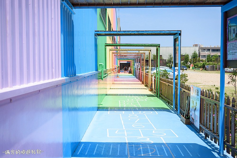 彰化鹿港景點》緞帶王 免門票觀光工廠 情侶約會必訪 超唯美的繽紛彩虹牆 - 滿分的旅遊札記