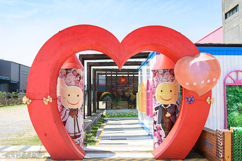彰化鹿港景點》緞帶王 免門票觀光工廠 情侶約會必訪 超唯美的繽紛彩虹牆 - 滿分的旅遊札記