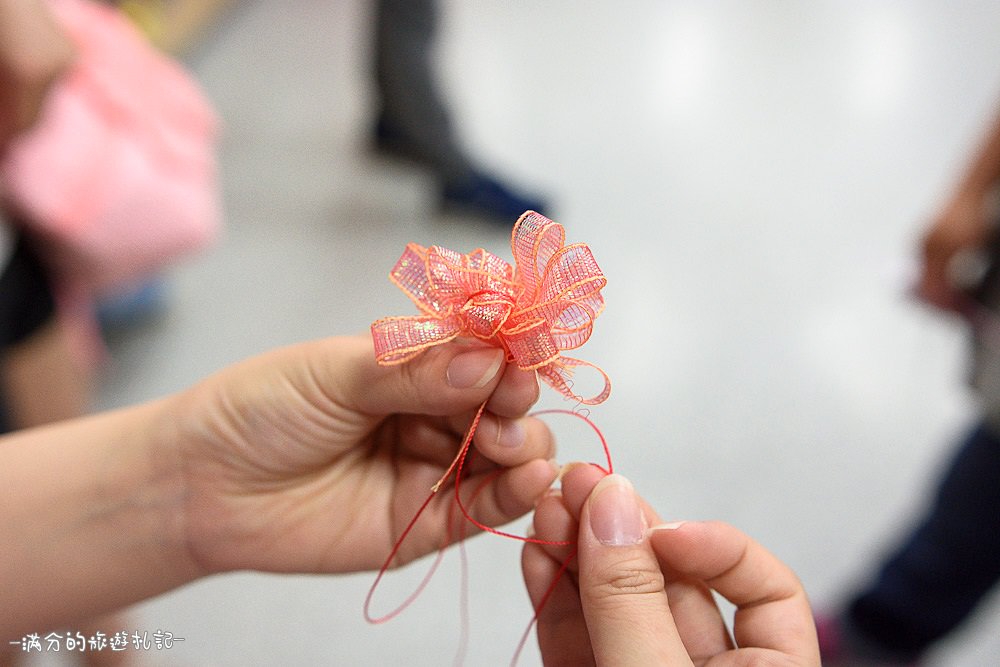 彰化鹿港景點》緞帶王 免門票觀光工廠 情侶約會必訪 超唯美的繽紛彩虹牆 - 滿分的旅遊札記