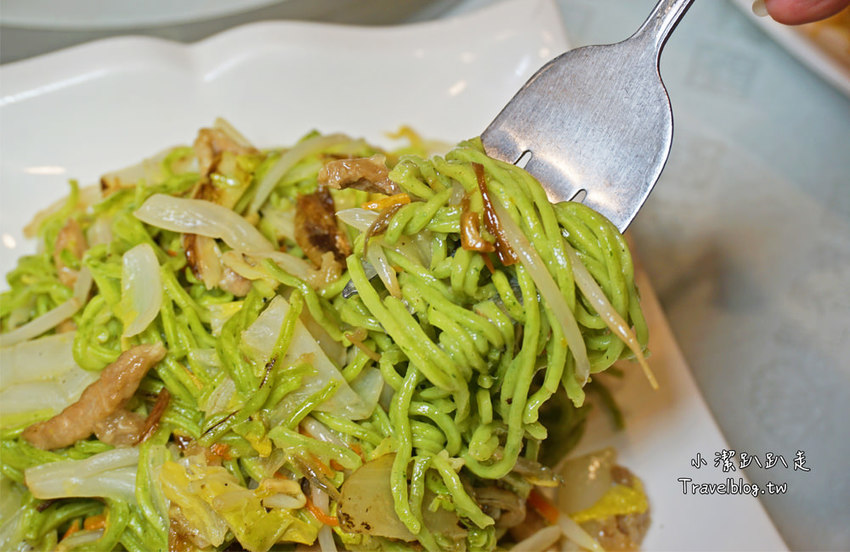 台中老字號海鮮餐廳》新天地梧棲創始店。熱門經典料理合菜四人一次滿足只要2000元！家庭聚餐 婚宴美食 - 小潔趴趴走旅遊札記