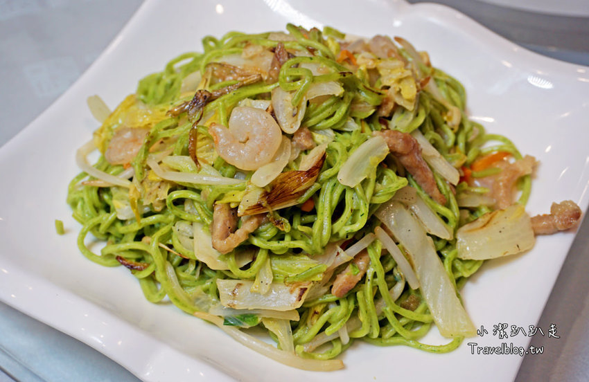 台中老字號海鮮餐廳》新天地梧棲創始店。熱門經典料理合菜四人一次滿足只要2000元！家庭聚餐 婚宴美食 - 小潔趴趴走旅遊札記