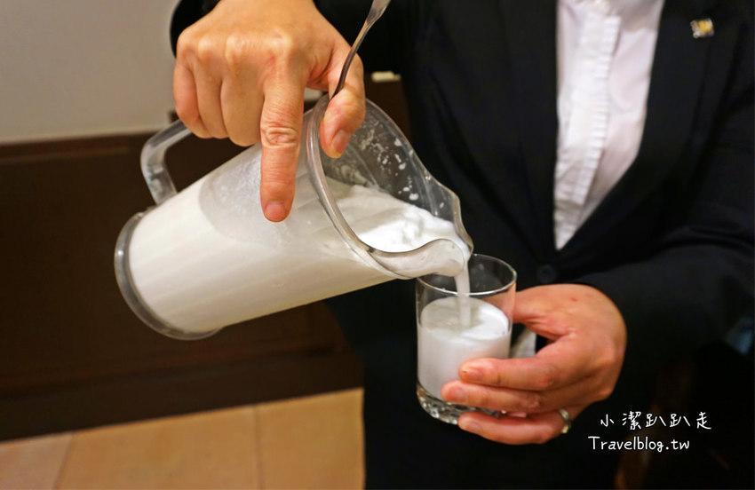 台中老字號海鮮餐廳》新天地梧棲創始店。熱門經典料理合菜四人一次滿足只要2000元！家庭聚餐 婚宴美食 - 小潔趴趴走旅遊札記