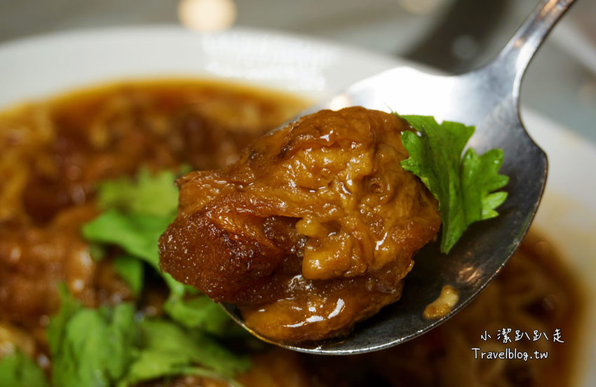 台中老字號海鮮餐廳》新天地梧棲創始店。熱門經典料理合菜四人一次滿足只要2000元！家庭聚餐 婚宴美食 - 小潔趴趴走旅遊札記